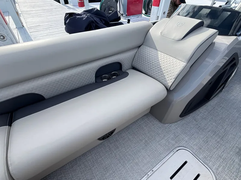 Slide: The Image of Premier 250 Solaris RL 2023 - 188