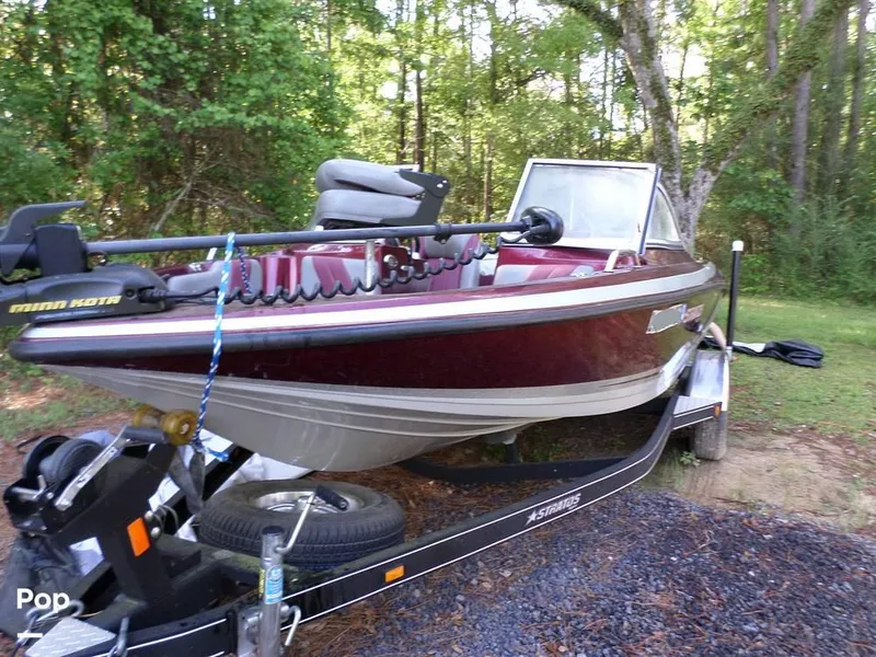 Slide: The Image of 2015 Stratos 486 SF for sale in Braxton, MS - 12