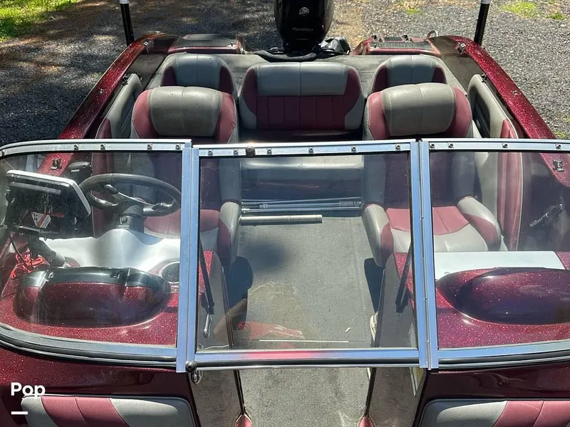 Slide: The Image of 2015 Stratos 486 SF for sale in Braxton, MS - 14