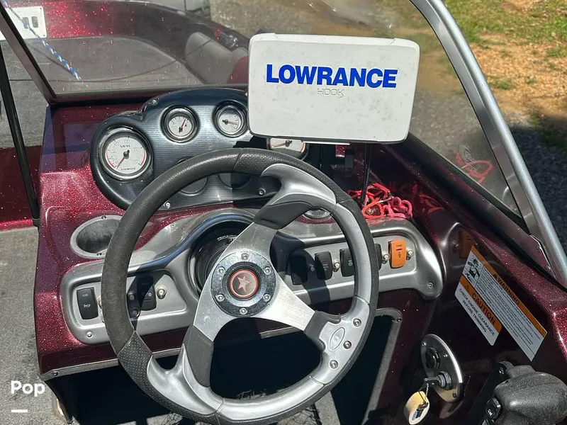 Slide: The Image of 2015 Stratos 486 SF for sale in Braxton, MS - 17