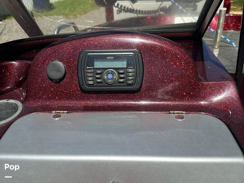 Slide: The Image of 2015 Stratos 486 SF for sale in Braxton, MS - 23