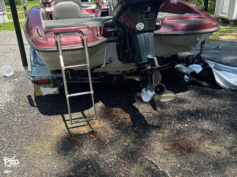 Slide: The Image of 2015 Stratos 486 SF for sale in Braxton, MS - 34