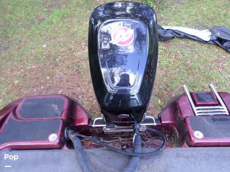 Slide: The Image of 2015 Stratos 486 SF for sale in Braxton, MS - 35