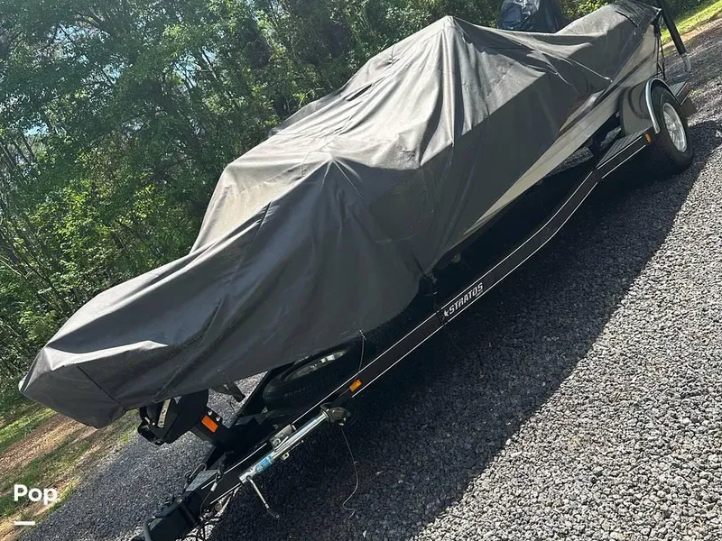 Slide: The Image of 2015 Stratos 486 SF for sale in Braxton, MS - 6