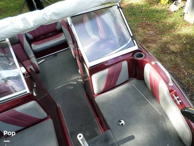 Slide: The Image of 2015 Stratos 486 SF for sale in Braxton, MS - 61