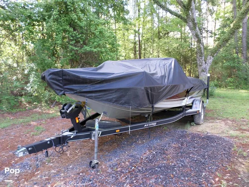 Slide: The Image of 2015 Stratos 486 SF for sale in Braxton, MS - 7