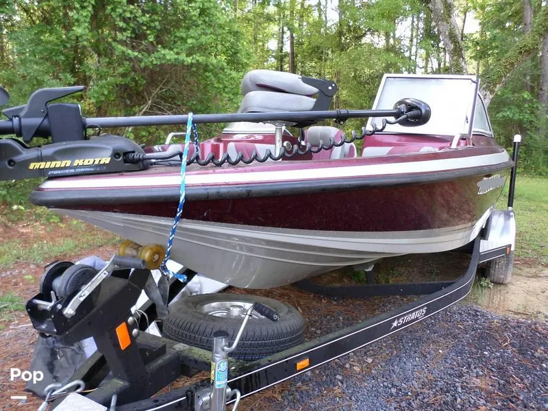 Slide: The Image of 2015 Stratos 486 SF for sale in Braxton, MS - 9