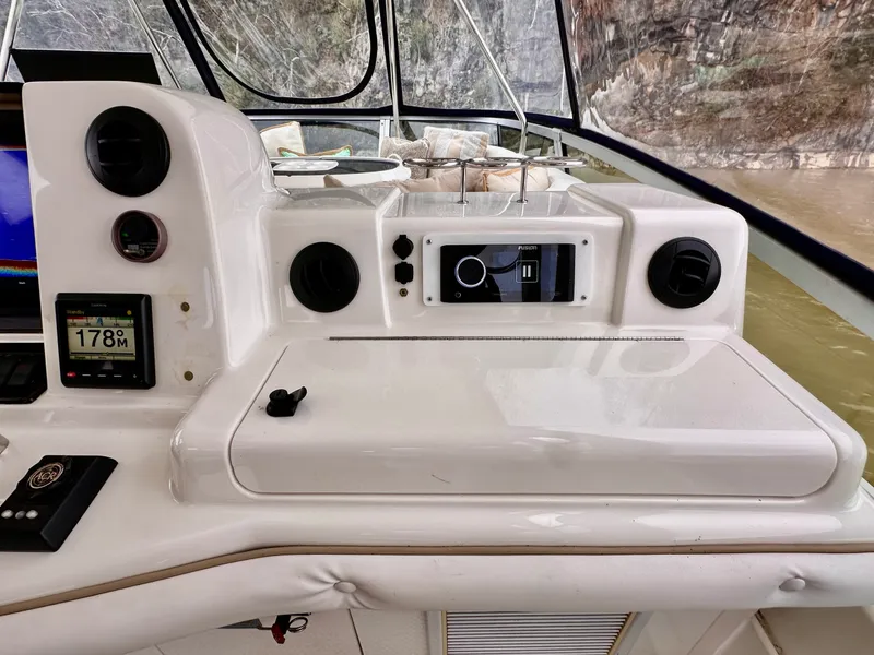 Slide: The Image of Sea Ray 500 Sedan Bridge 2005 - 50