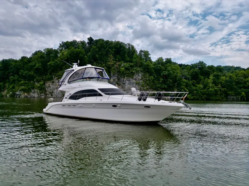 Slide: The Image of Sea Ray 500 Sedan Bridge 2005 - 2