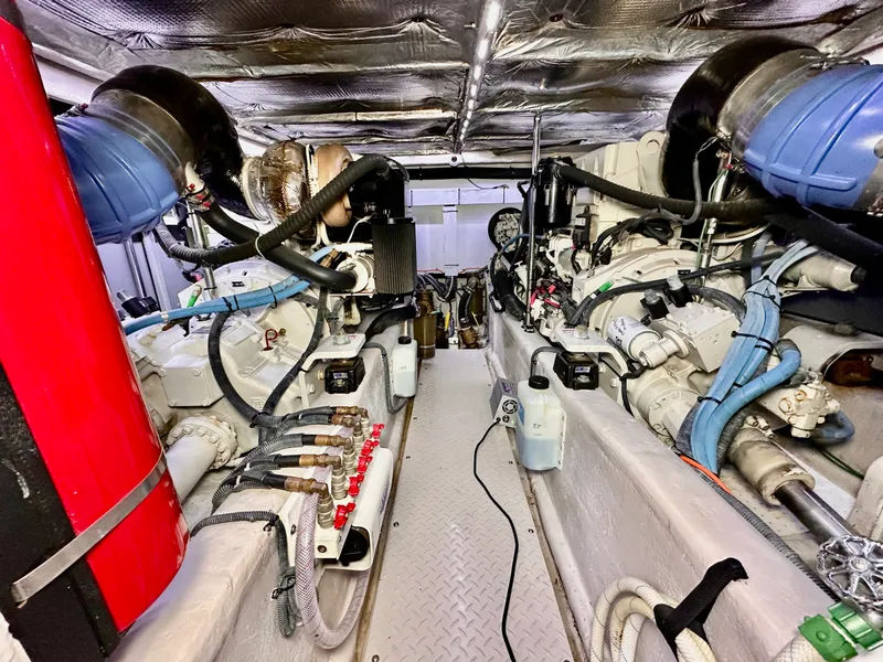 Slide: The Image of Sea Ray 500 Sedan Bridge 2005 - 55