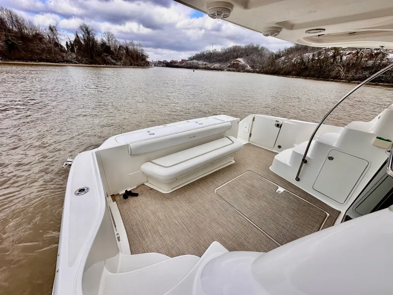 Slide: The Image of Sea Ray 500 Sedan Bridge 2005 - 29