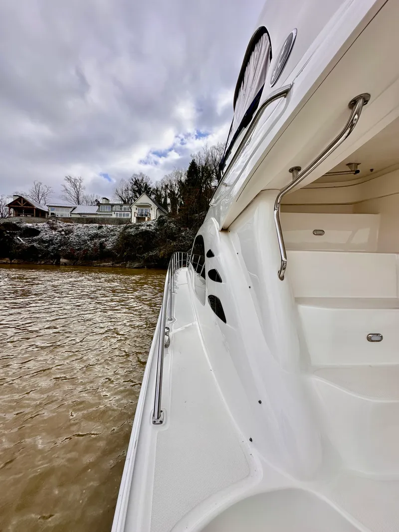 Slide: The Image of Sea Ray 500 Sedan Bridge 2005 - 33
