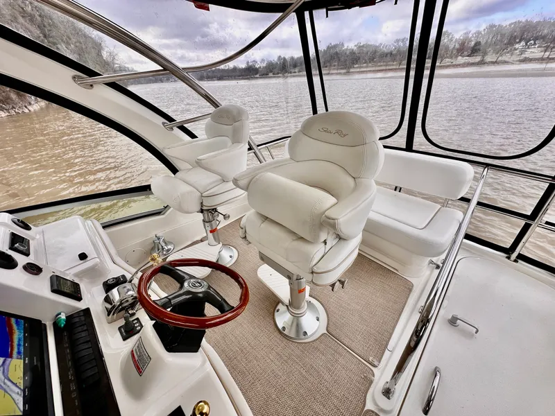 Slide: The Image of Sea Ray 500 Sedan Bridge 2005 - 40