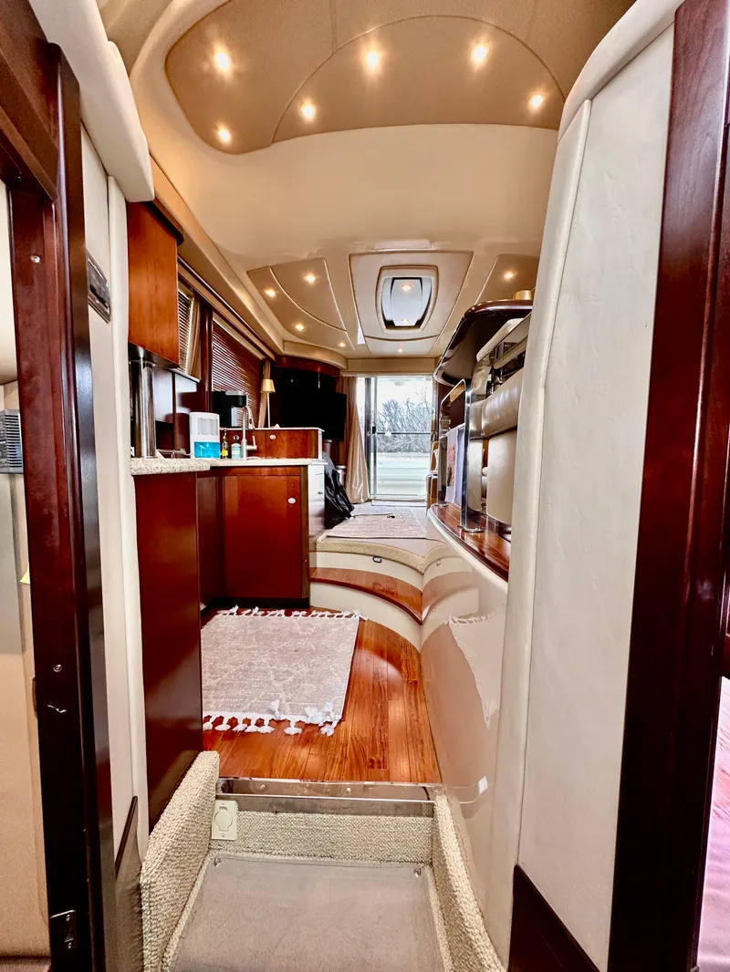 Slide: The Image of Sea Ray 500 Sedan Bridge 2005 - 26