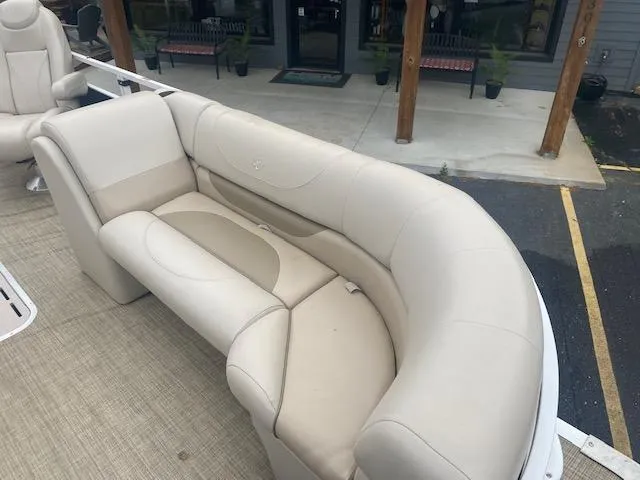 Slide: The Image of 2017 JC 245 TT Spirit boat with beige leather seating. - 9