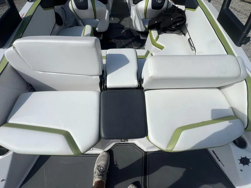 Slide: The Image of 2014 Scarab 195 HO Impulse boat interior with white and green seating. - 23