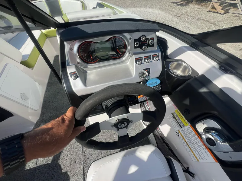 Slide: The Image of 2014 Scarab 195 HO Impulse boat dashboard with steering wheel and controls. - 9