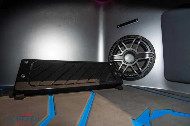 Slide: The Image of Fountain 34 Thundercat 2025 - 50