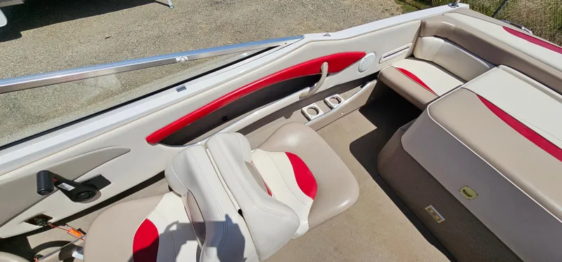Slide: The Image of 1996 Four Winns 190 Horizon DLX boat interior with red and white seating. - 20