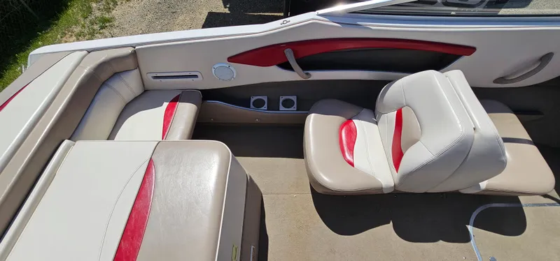 Slide: The Image of 1996 Four Winns 190 Horizon DLX boat interior with red and white seating. - 21
