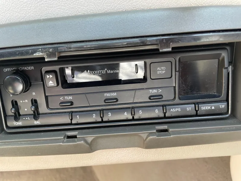 Slide: The Image of Maxxima marine stereo in 1996 Four Winns 190 Horizon DLX boat dashboard. - 27