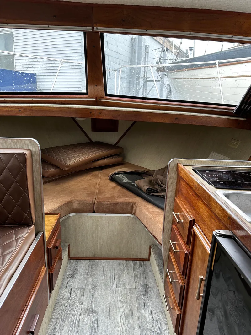Slide: The Image of Interior of 1990 Marinette 28 Sport Fish Fly Bridge. - 10