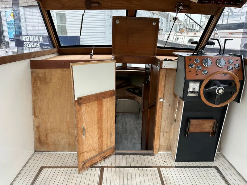 Slide: The Image of Interior view of a 1990 Marinette 28 Sport Fish Fly Bridge boat. - 11