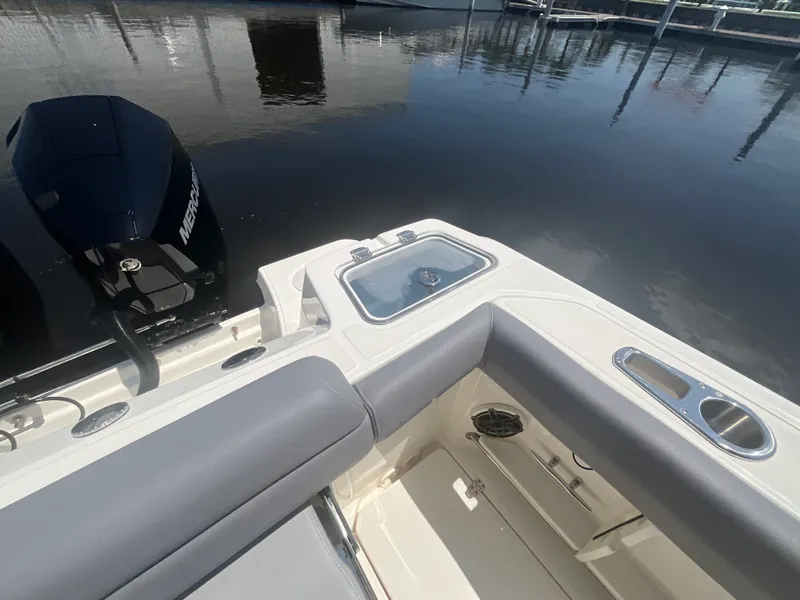 Slide: The Image of Boston Whaler 250 Outrage 2027 - 9