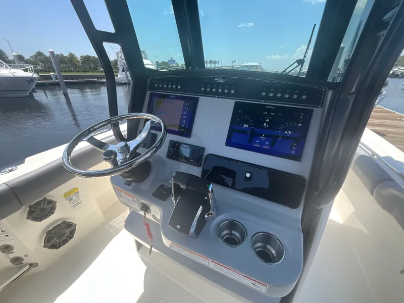 Slide: The Image of Boston Whaler 250 Outrage 2027 - 12