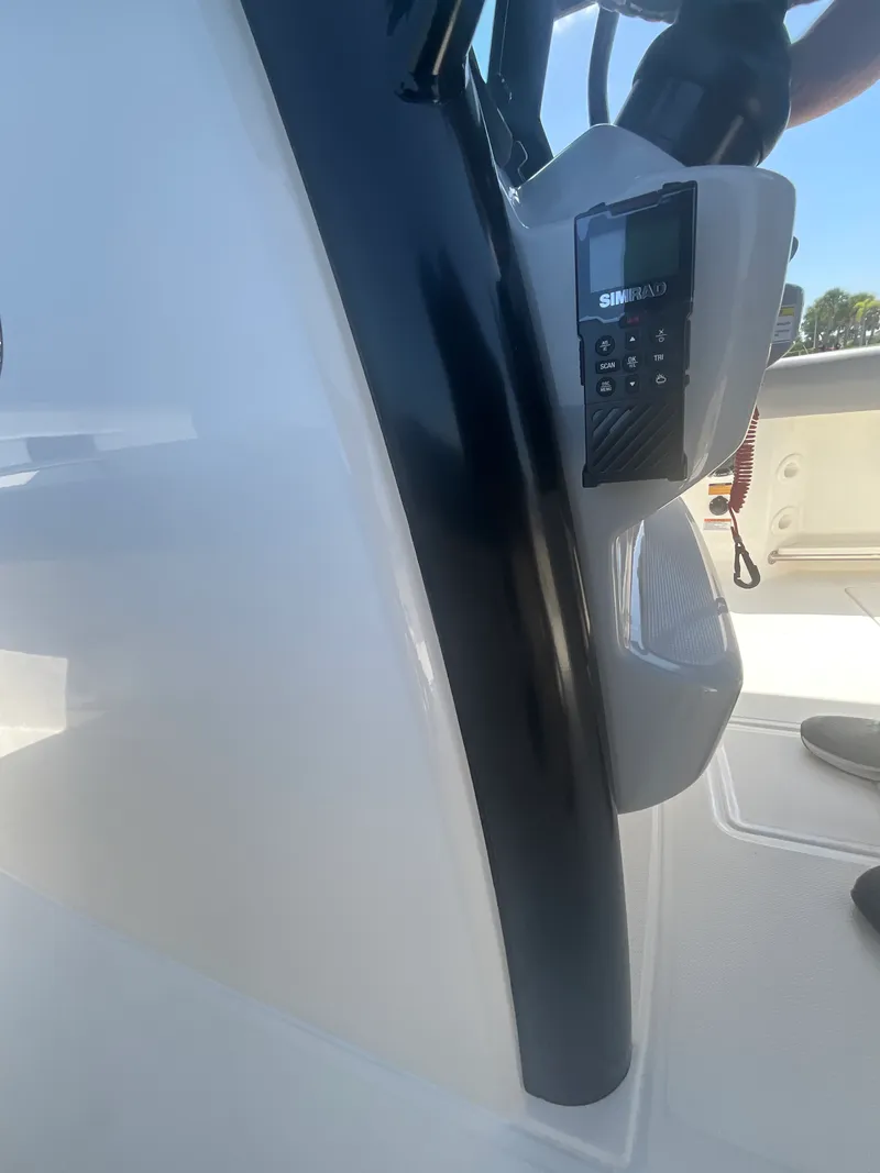 Slide: The Image of Boston Whaler 250 Outrage 2027 - 20