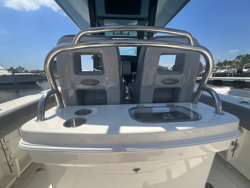 Slide: The Image of Boston Whaler 250 Outrage 2027 - 11