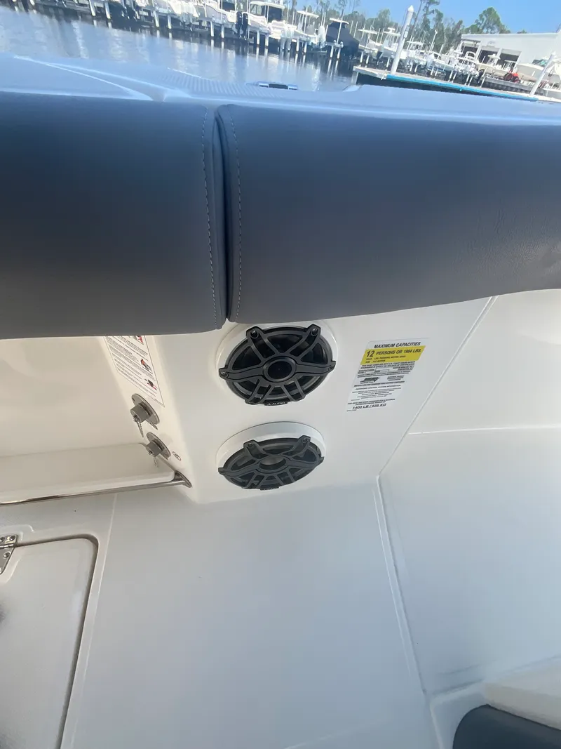 Slide: The Image of Boston Whaler 250 Outrage 2027 - 19