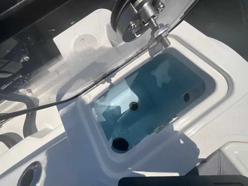 Slide: The Image of Boston Whaler 250 Outrage 2027 - 10
