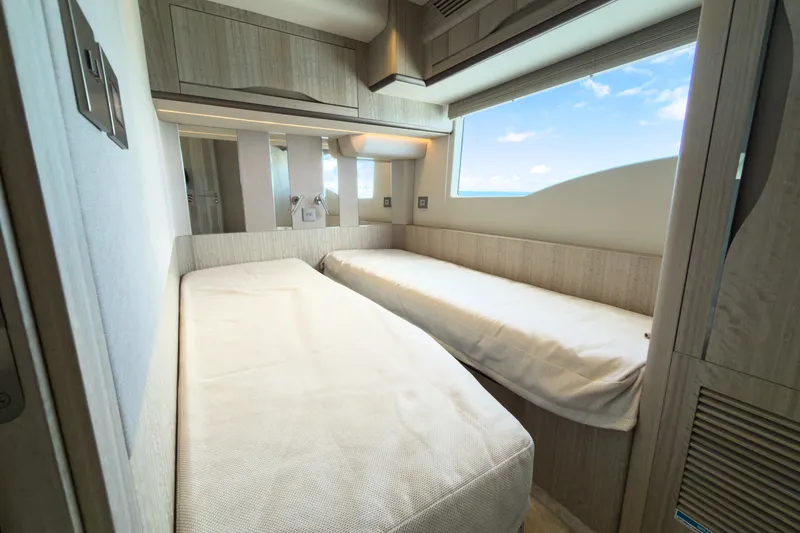 Slide: The Image of Galeon 520FLY 2027 - 52