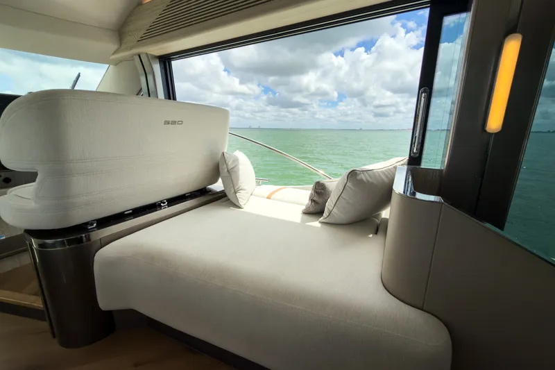 Slide: The Image of Galeon 520FLY 2027 - 14