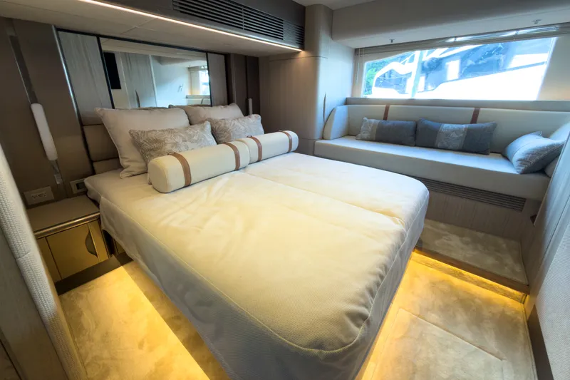 Slide: The Image of Galeon 520FLY 2027 - 38