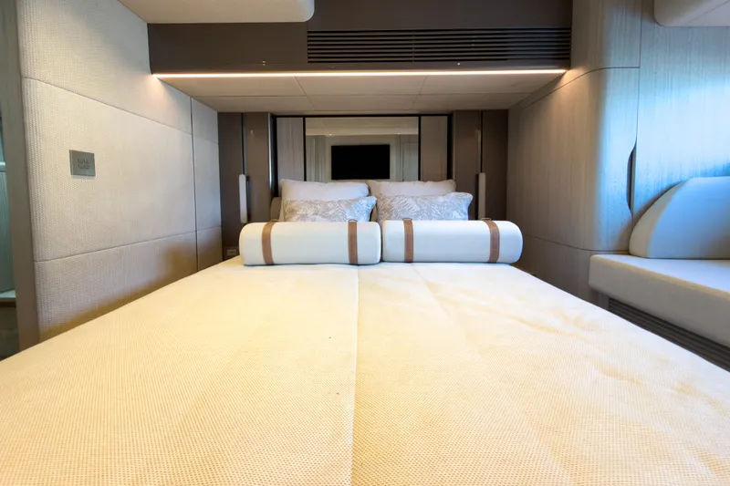 Slide: The Image of Galeon 520FLY 2027 - 34