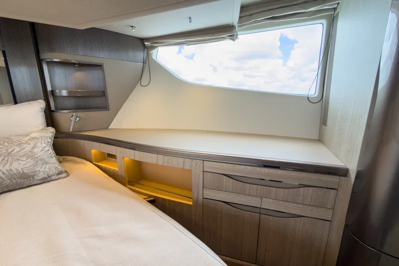 Slide: The Image of Galeon 520FLY 2027 - 44