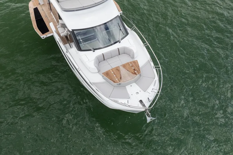 Slide: The Image of Galeon 520FLY 2027 - 54