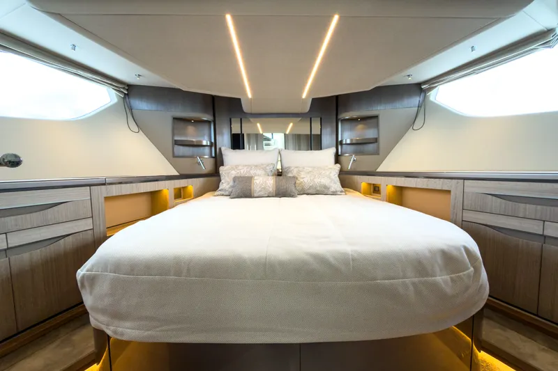Slide: The Image of Galeon 520FLY 2027 - 43