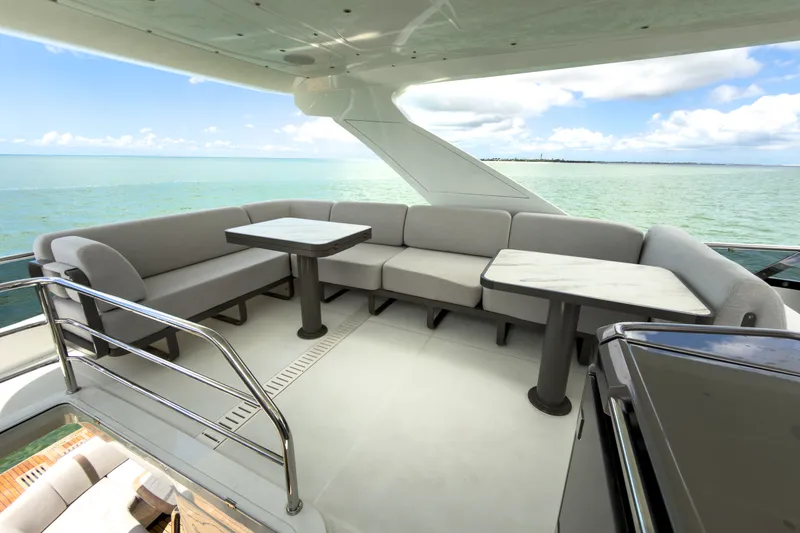 Slide: The Image of Galeon 520FLY 2027 - 29