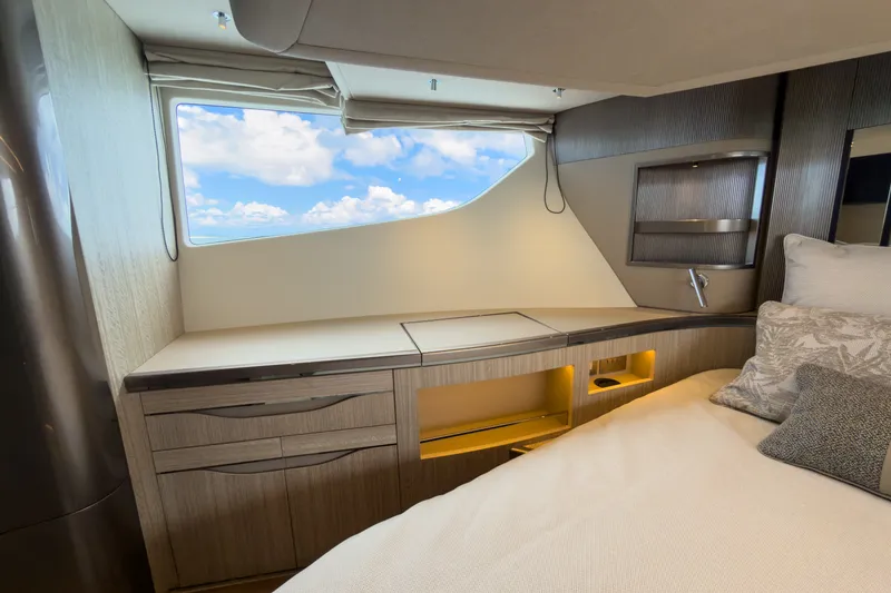 Slide: The Image of Galeon 520FLY 2027 - 45