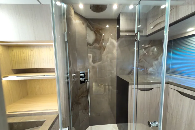 Slide: The Image of Galeon 520FLY 2027 - 39
