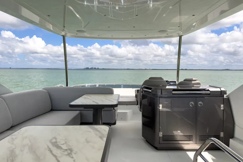 Slide: The Image of Galeon 520FLY 2027 - 22