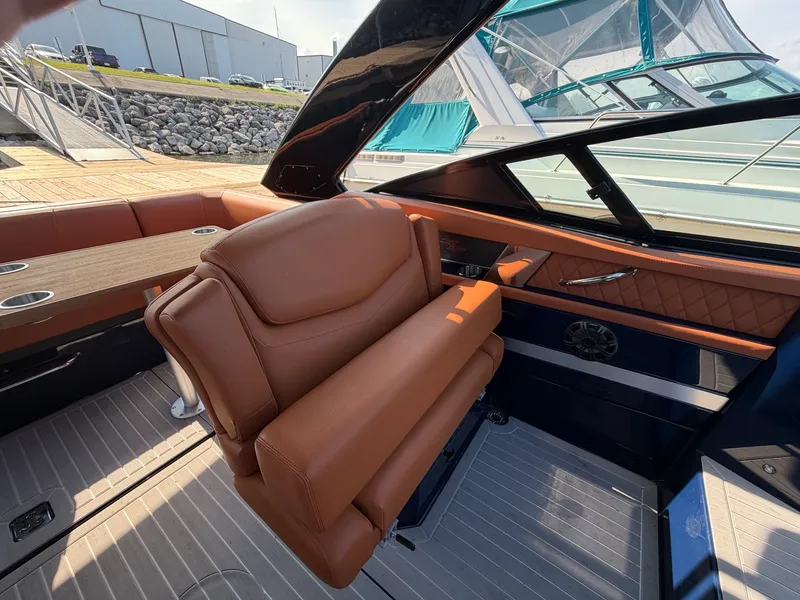 Slide: The Image of Cruisers 338 SOUTH BEACH 2022 - 7