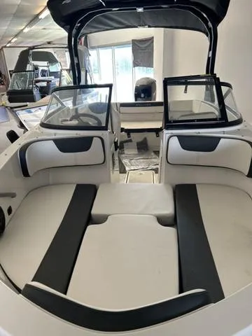 Slide: The Image of Bayliner VR4 BOWRIDER 2023 - 4