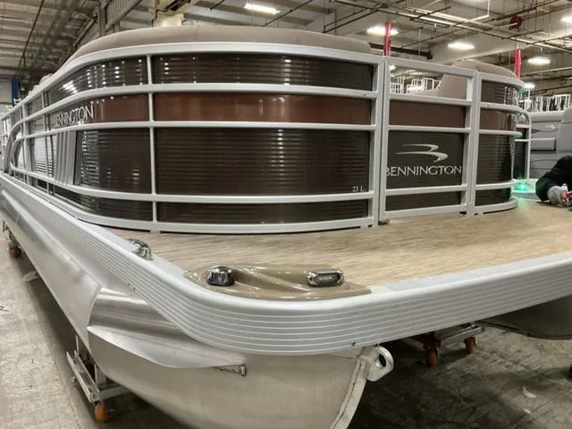 Slide: The Image of Bennington 23LL (23' L-Series L-Bench) 2023 - 1