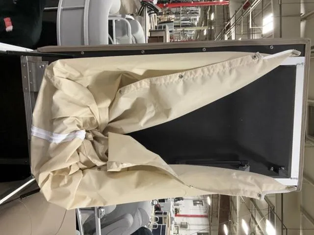 Slide: The Image of Bennington 23LL (23' L-Series L-Bench) 2023 - 12