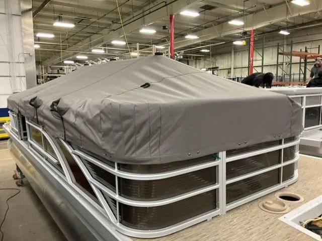 Slide: The Image of Bennington 23LL (23' L-Series L-Bench) 2023 - 14