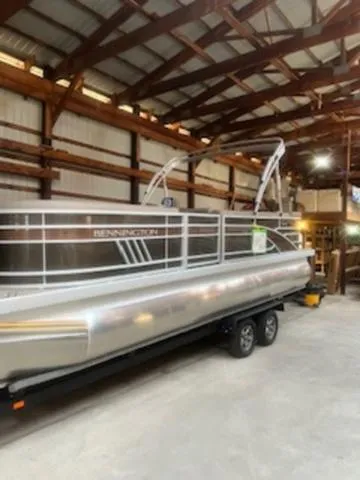 Slide: The Image of Bennington 23LL (23' L-Series L-Bench) 2023 - 15